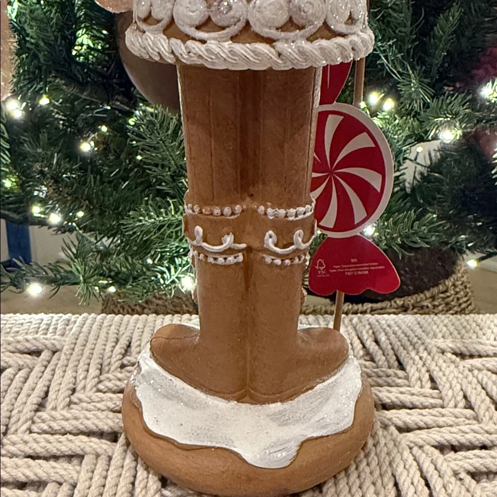 Peppermint square Gingerbread man nutcracker - Picture 8 of 8